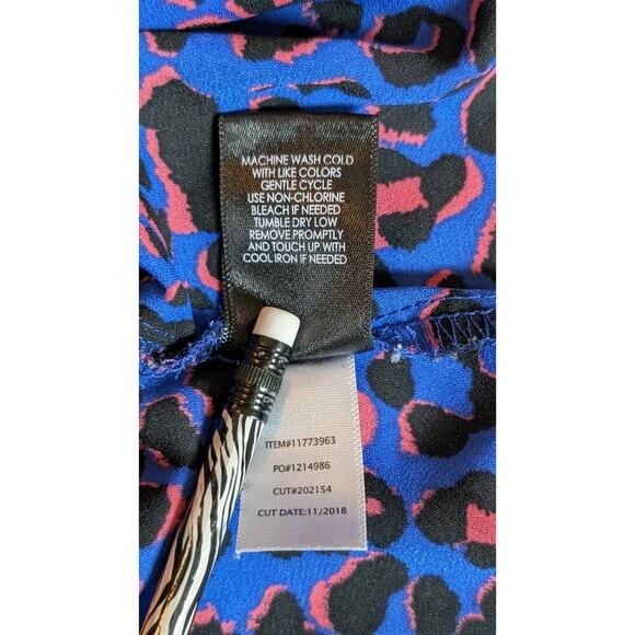 Torrid Size 4 Blue Pink Cheetah Print Blouse Top Career Lightweight - Picture 6 of 7